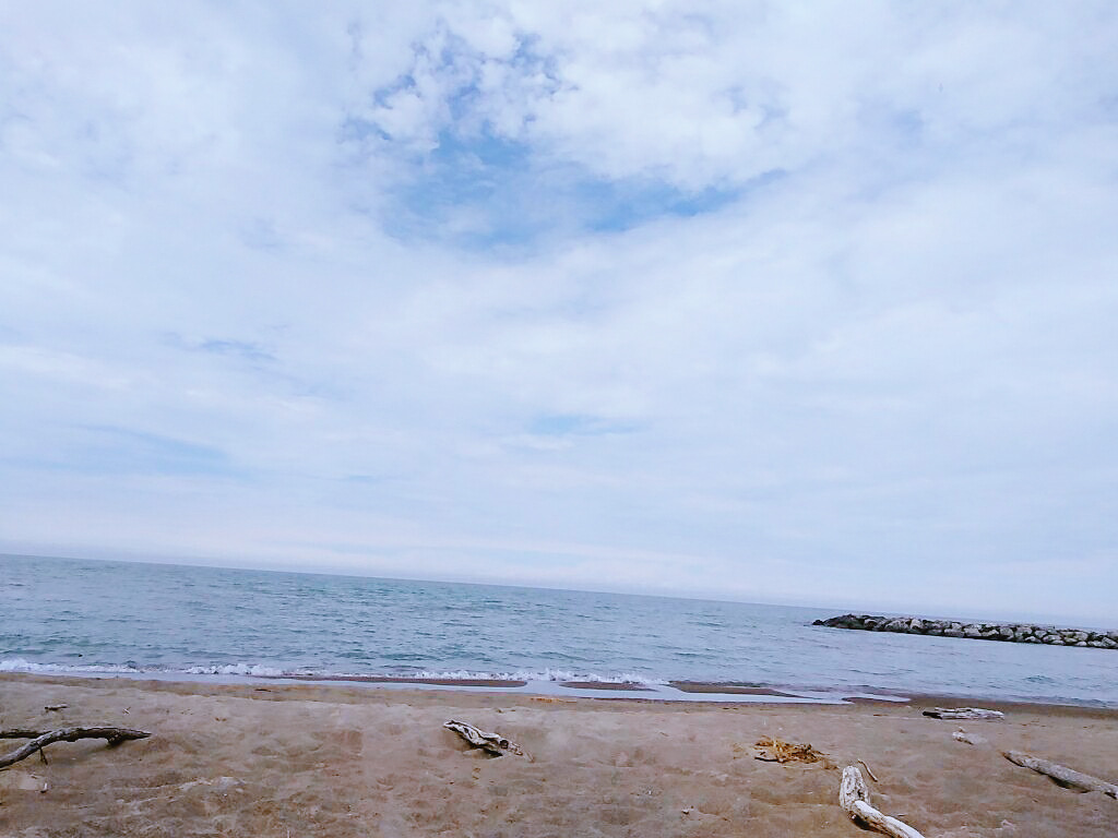 bbwmimi:  I got to see a beach for the first time today. I forgot my bathing suit