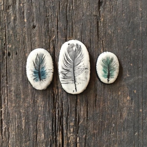The feather cabs that will be in tomorrow’s sale!. . . . #cabochons #feathers