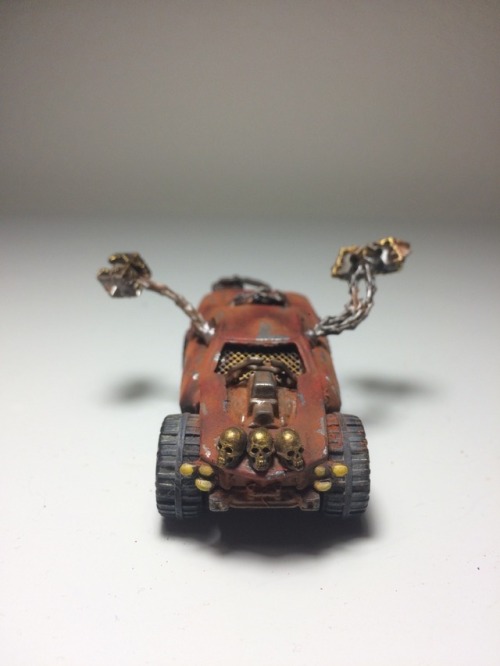 meetmyminis:« Everybody even remotely involved Gaslands is nuts ; but this guy ? Flailing hammers ?