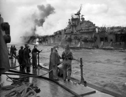 Lex-For-Lexington:    “Uss Santa Fe (Cl-60) Assisting Uss Franklin (Cv-13) After