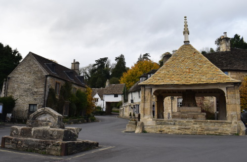 rherlotshadow:Castle Combe: 700 year old market cross