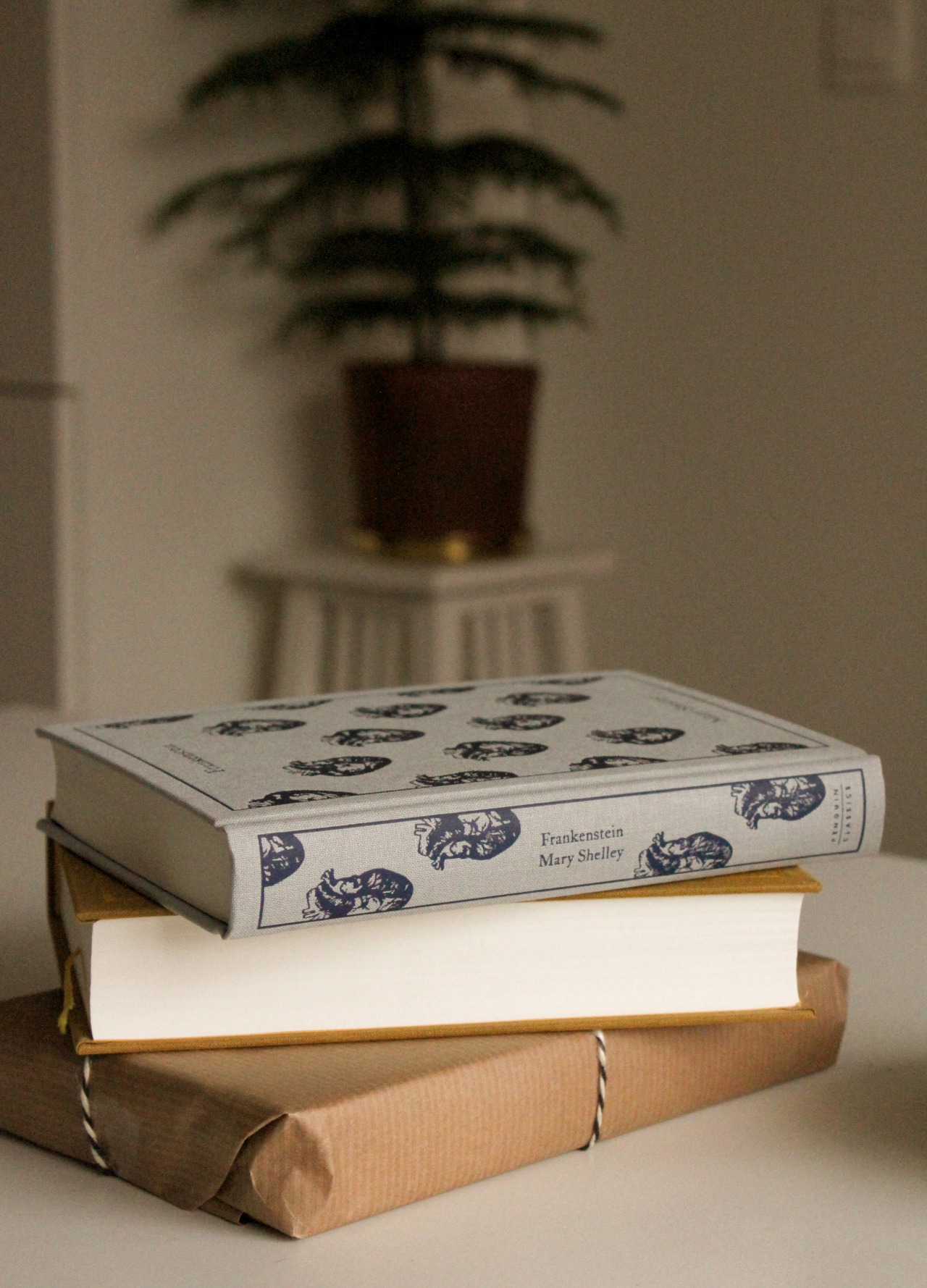 bookslooks: I really like my new penguin clothbound edition of Frankenstein.  