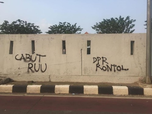 Anti-government graffiti seen around Jakarta following massive, riotous protests on the 23rd &amp; 2