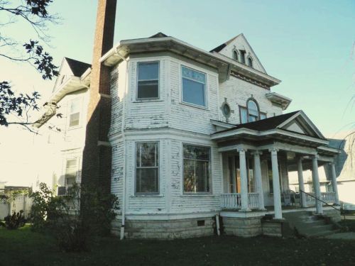 jacindaelena:  1910 Victorian - Bloomfield, Indiana 