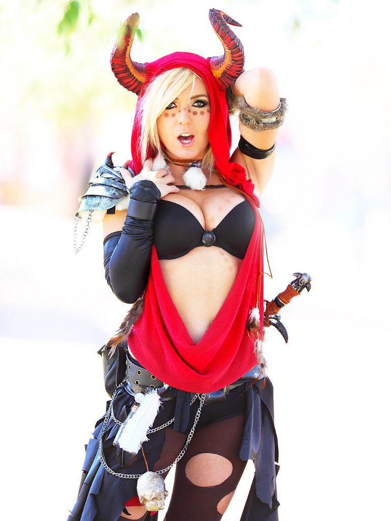 xenoerotica:  Jessica, and her cleavage 