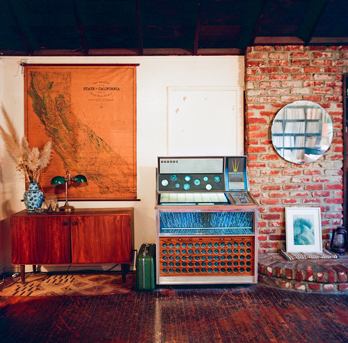 barangutan:  A very cool home owned by a couple of hardcore record collectors. Really
