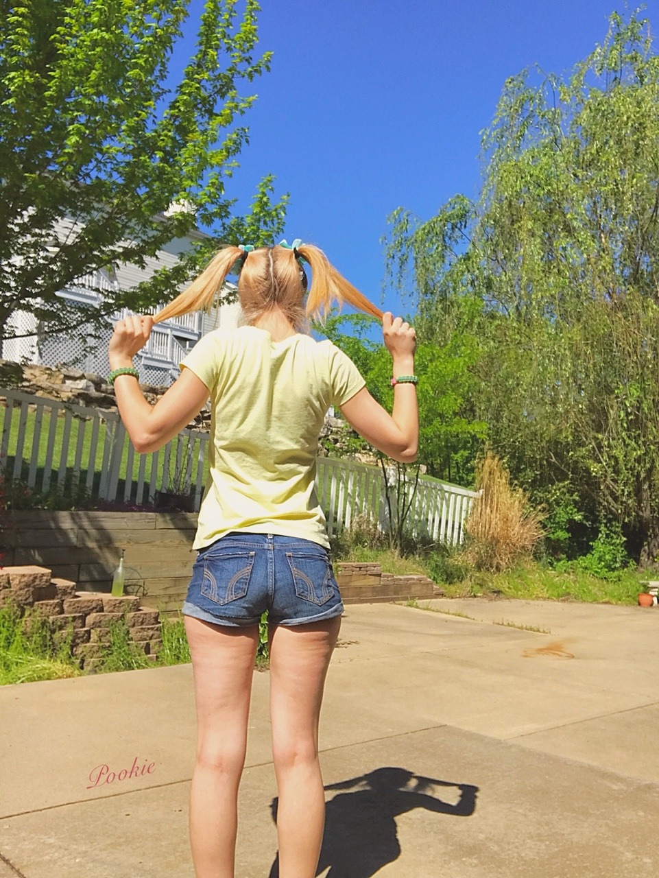 pookiecheeks:  I lose track of time when I’m playing outside! Oopsies 🐠😰