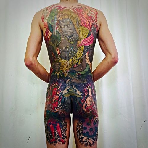 ilikehorimono:  #tattooistartmagazine #japanesecollective by shodai_horiai https://instagram.com/p/4xXgGFq98Q/