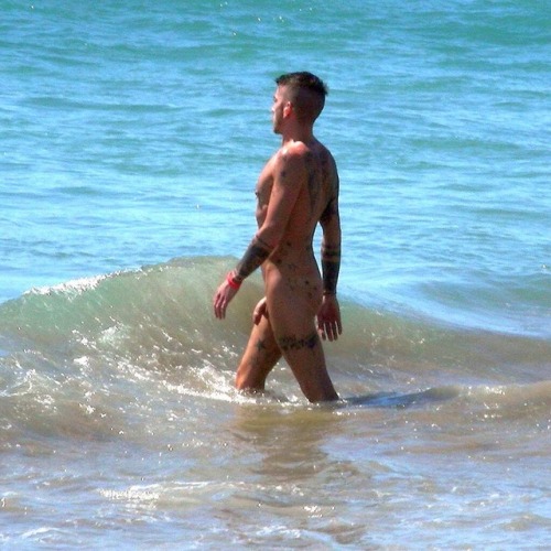 men-naked: naturistes: DSCN7807 Reblog from sftlv, 63k+ posts, 146.1 daily. 200k+ follow All my blog