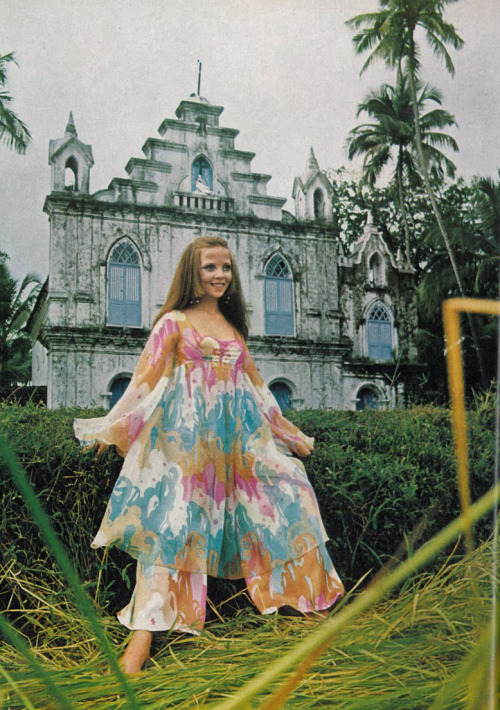 Penelope Tree shot in India by David Bailey for Vogue UK, January 1968. ‘Sh! Little Sister&rsq