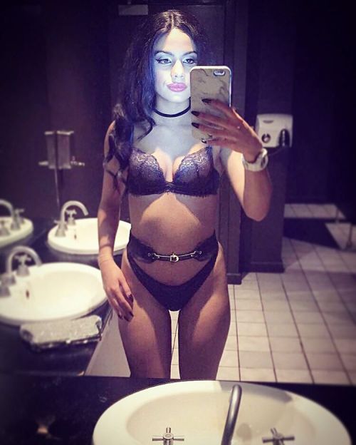 stripper-locker-room:  vanilla_vixen_xx
