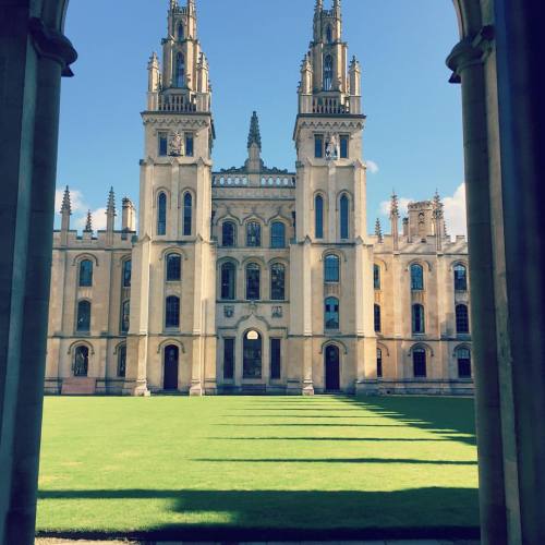 Hello Oxford #oxford #oxfordshire #universityofoxford #architecture #architecturelovers #secretweddi