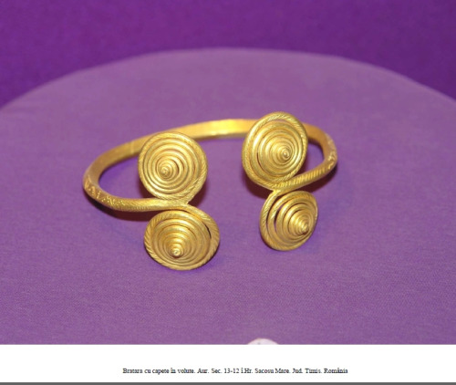 empireofdacia:Dacian jewelry made out of gold