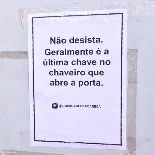 folha-de-maconha:  https://www.instagram.com/liberdadepracabeca/