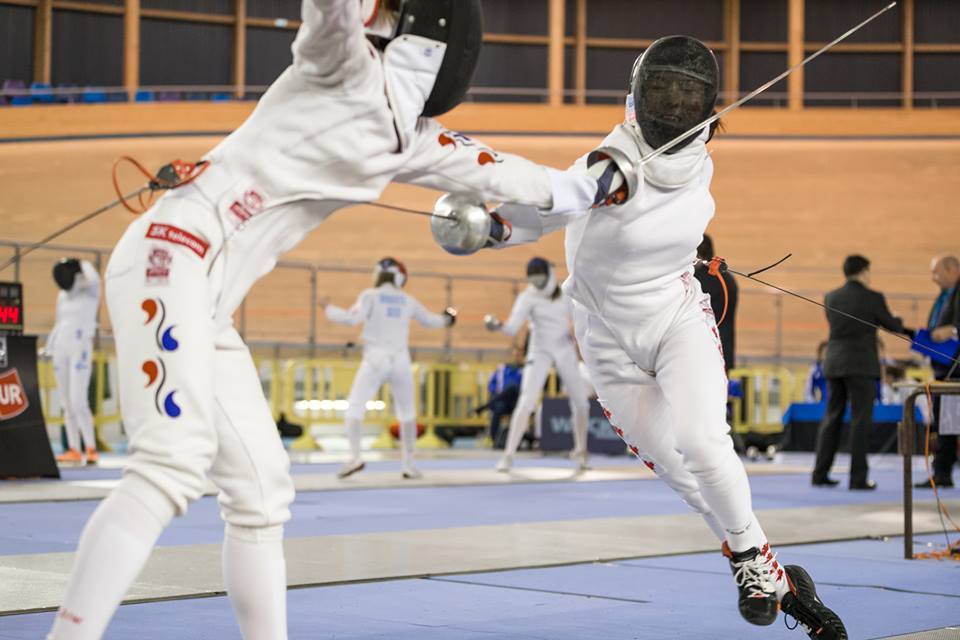 modernfencing:  [ID: an epee fencer flecheing at her opponent.] Cindy Gao (right)