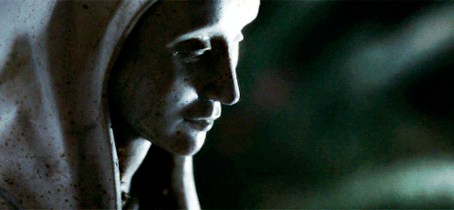 tlotrgifs:Anirne hene beriad i chên în. Ned Imladris nauthant e le beriathar aen. (She wanted to pro