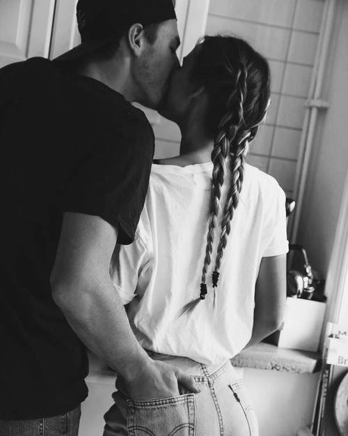 angelicass80:  Casual groping in the everyday, I approve.