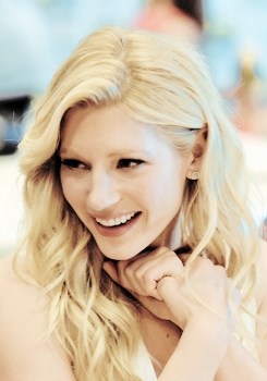 Katheryn Winnick @ SDCC 2014(source)