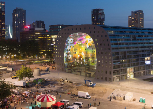 appletoothpaste:  mymodernmet:  The Markthal Rotterdam, a covered food market and housing development in the Netherlands, has officially opened after five years of construction. Designed by Dutch architects MVRDV, the nearly 312,000 square-foot building