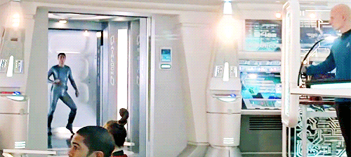 kimuracarter:dailykarlurban:Karl Urban in that goddamn glorious wetsuitOh my god