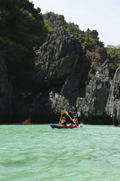 boybehindthelens: Paddling like a boss. Miniloc IslandEl Nido, Palawan