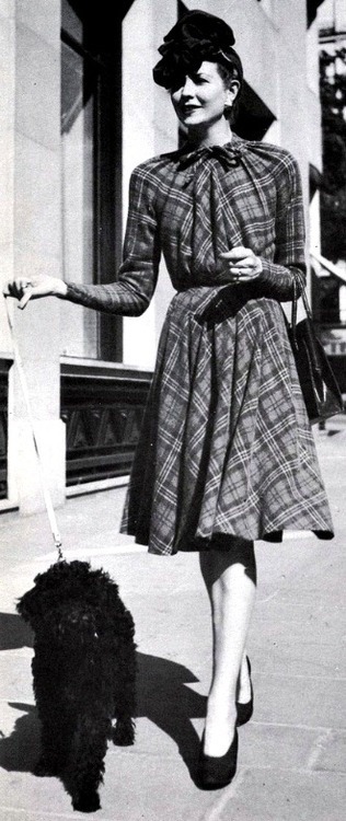 thatssooldfashions:  Dress by Jacques Faith, 1942. 