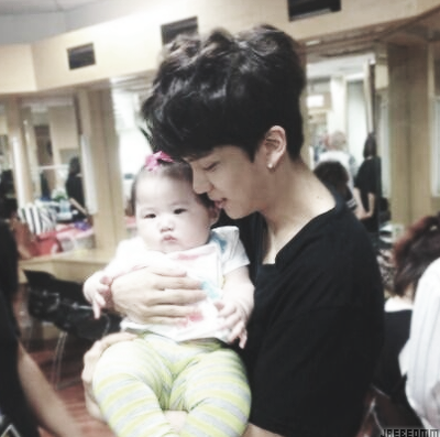 jaebeomm:  when b.a.p meets a baby literally 