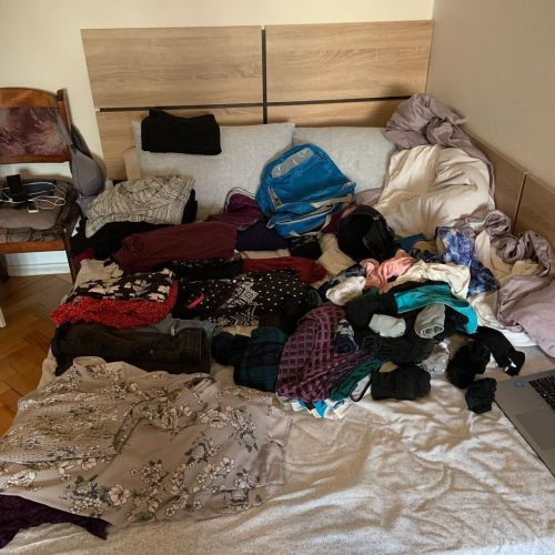 Packing tip! If you’re feeling unmotivated, start by emptying the wardrobe and sorting it all on you