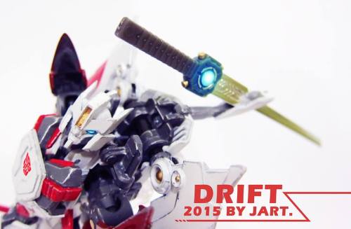 Fully transform-able MTMTE styled Drift remolded from BH Starscream. Crafted by the amazing 曾郝兎 on F