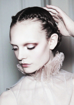 deprincessed:  Whimsical Nimue Smit strikes a pose backstage at Valentino Haute Couture Spring/Summer 2011 - part 1  