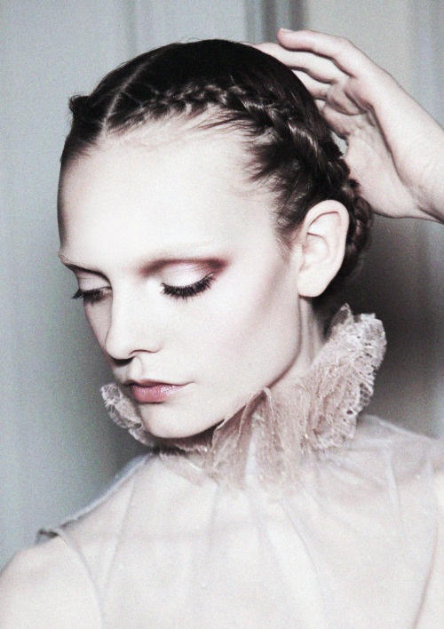 deprincessed:  Whimsical Nimue Smit strikes adult photos