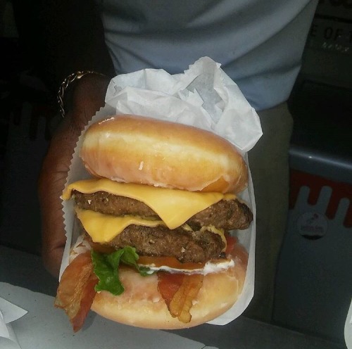 anunexplainablediva:  gregwuzhere:  molothoo:  These heart attacks look good asf tbh  The Luther burger!  YO WHERE IS THIS LOCATED??  @anunexplainablediva Miami