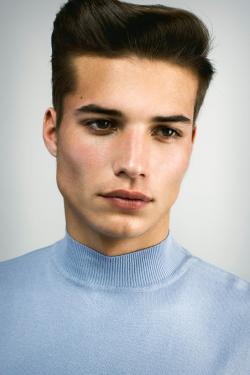 calichele:  Jack Fenenga | MUA: Stef Ralbovsky | ph. Ferry van der Nat (via IAmELK Agency)  