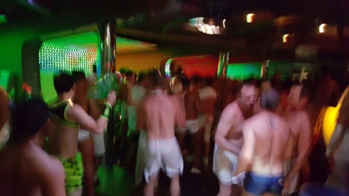 noodlesandbeef:  White party. Top photo is porn pictures