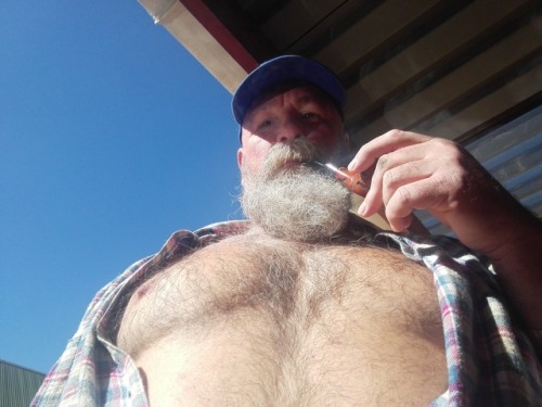 thickbear475: handlebarbear:  With BEAR @daddybearlighthouse  PUFF~! 