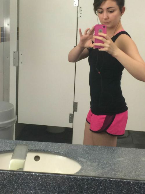 mymarinemindpart4:  Army girl showing off pt 7