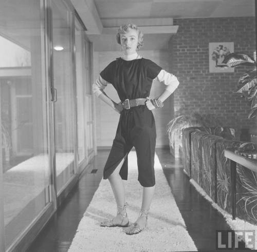 Fashions of the Future(Nina Leen. 1950)