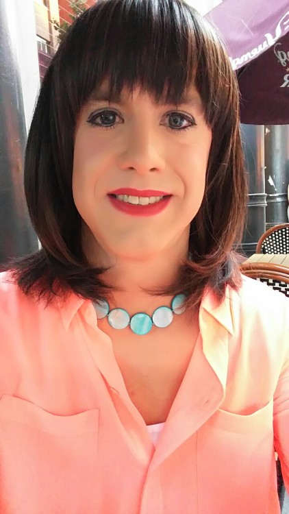 donnadogooder:  brendacd45:  A quick nibble before the Pride parade…  I love your blouse and necklac