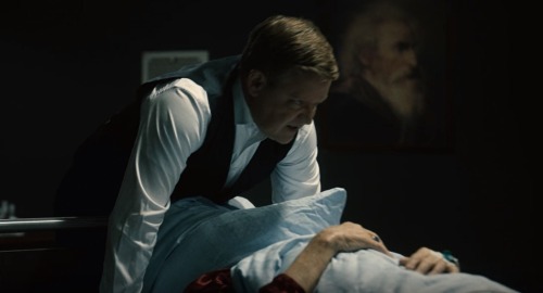  Justus von Dohnányi als Benedikt Lindemann in der Fernsehserie “Breaking Even” (2020)Die sechsteili