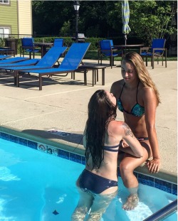 olivialovesleggings:  There was a straight couple making out in the pool, so we had to seize the territory