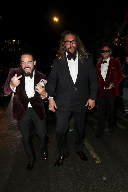 Jason Momoa being a goof for the paparazzi leaving No Time To Die premiere.September 29, 2021