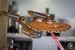 gameraboy: Gingerbread USS Enterprise by BlackmarketBakery.com 