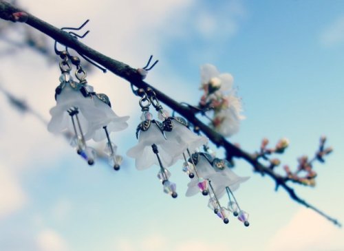 sosuperawesome: Flower Earrings Lily’s Woodland Flowers on Etsy See our #Etsy or #Jewelry tags
