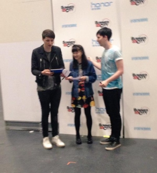 mariokartmalum:hey i just wanted to say that i am the phil trash #2 girl if anyone wants to fight ov