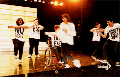 lopeirce:  glee meme → ten performances [4/10]↳ born this way 