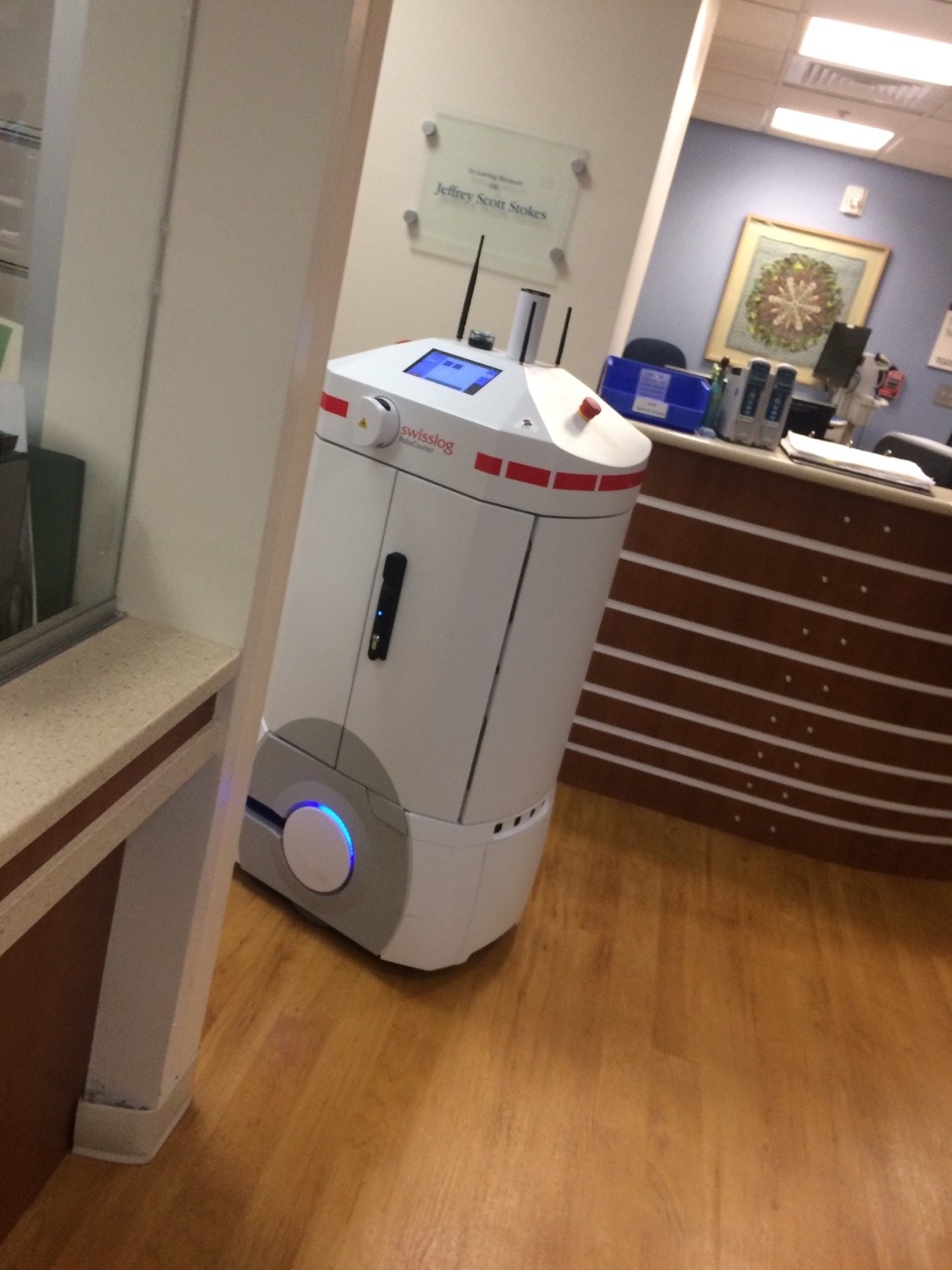rainbrolly:  i am at the hospital today with my mom and there is this little robot