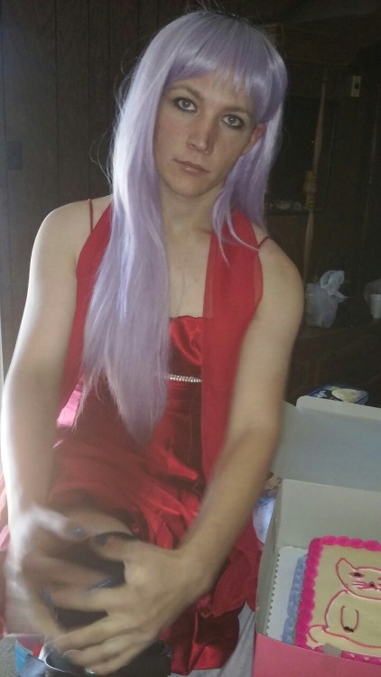 lexie-steel: Had to pose with cake