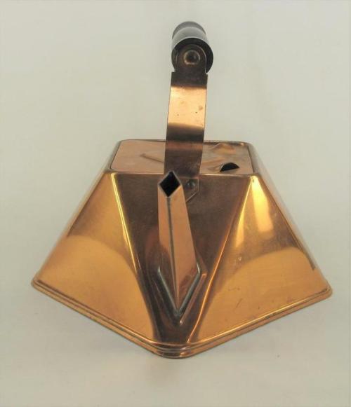 ein-bleistift-und-radiergummi:German Cubist Style Copper Kettle with a Bakelite Handle, 1920s.(via e
