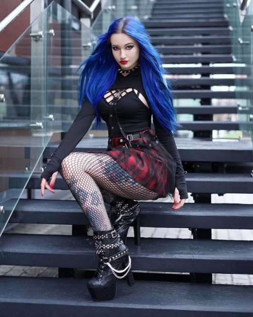 ladyannacalypso:• @bluexastrid Photoshoot for @rockndollstore  Photographer: @etamxsok  #blueas