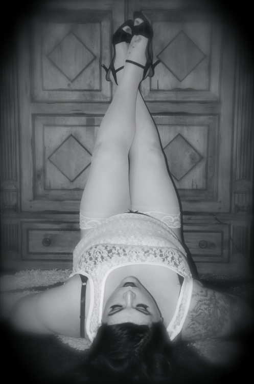 jasonab73:My wife’s 1st photo shoot. She has always wrestled with body image issues. When she surpri